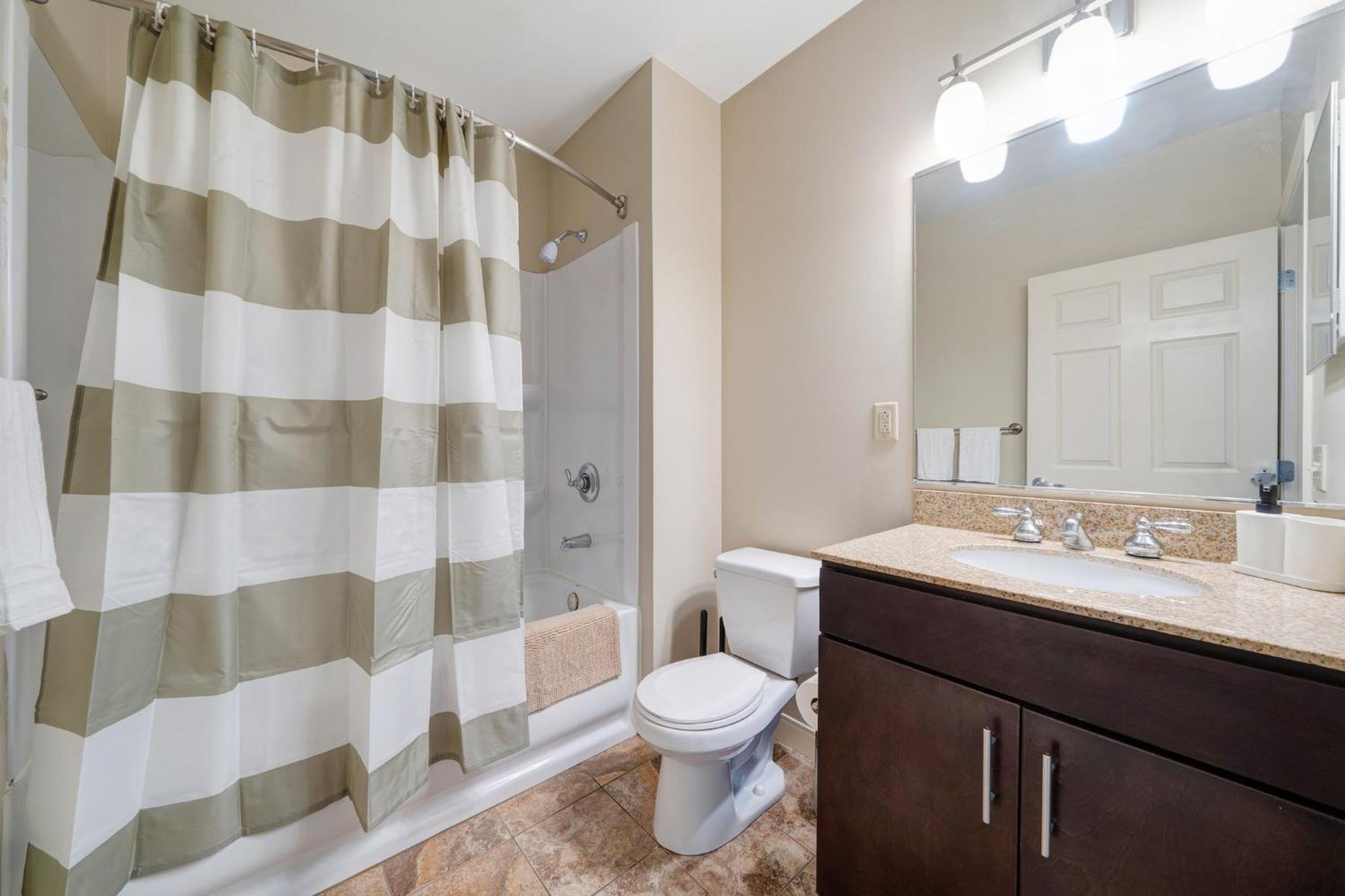Apartment Sky High Luxury - 10th Floor - Premium Location 24-7 Parking Gym Lounge Pittsburgh
