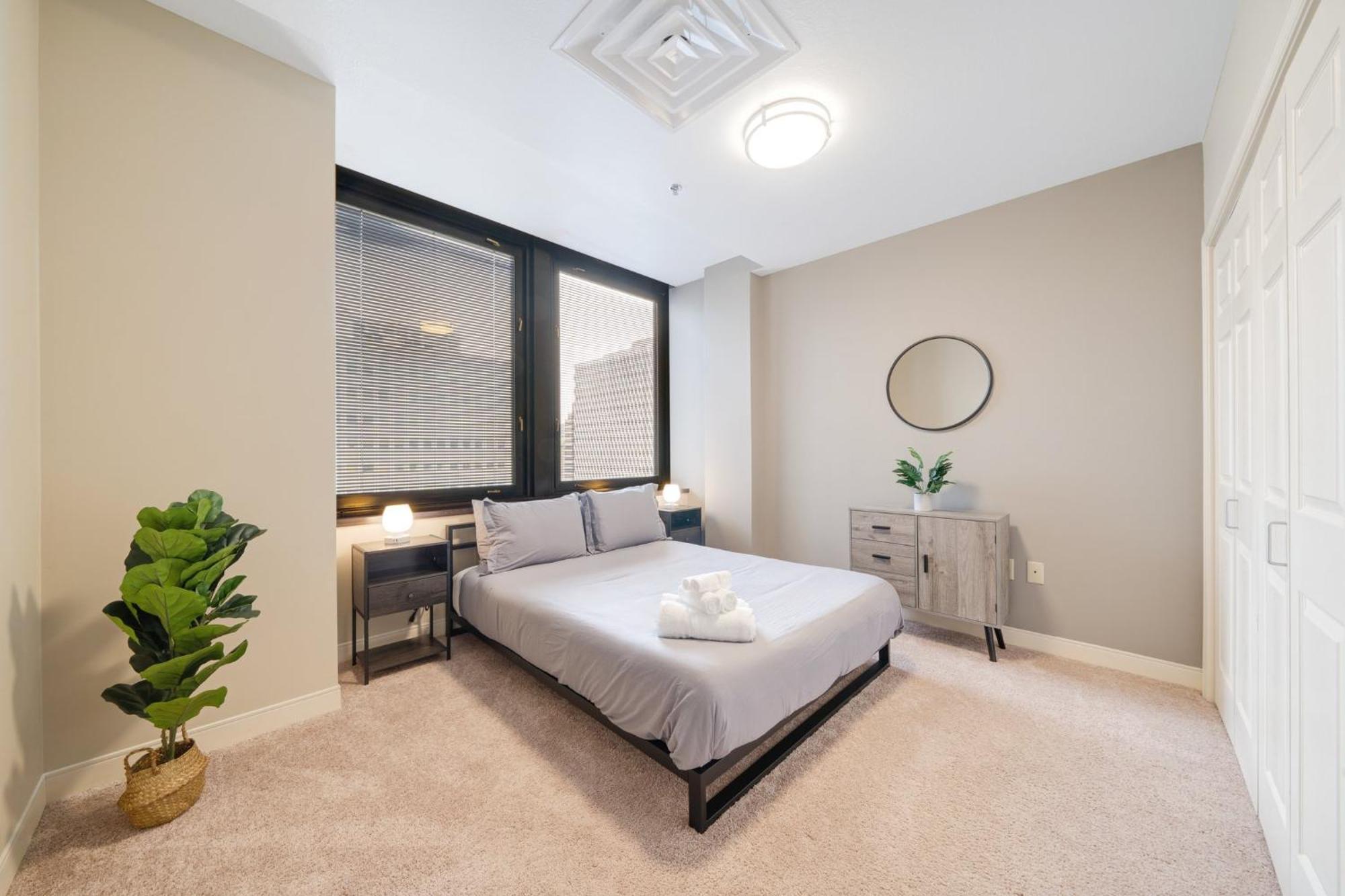 Apartment Sky High Luxury - 10th Floor - Premium Location 24-7 Parking Gym Lounge